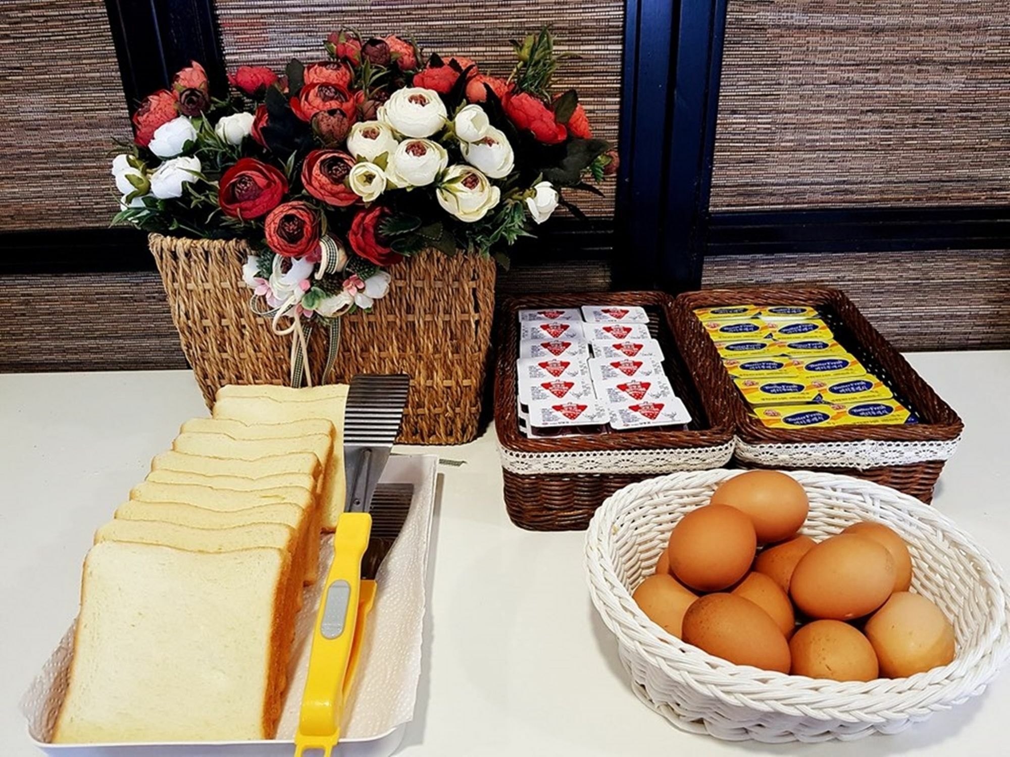 Road Myeongdong Hotel Seoul Exterior photo