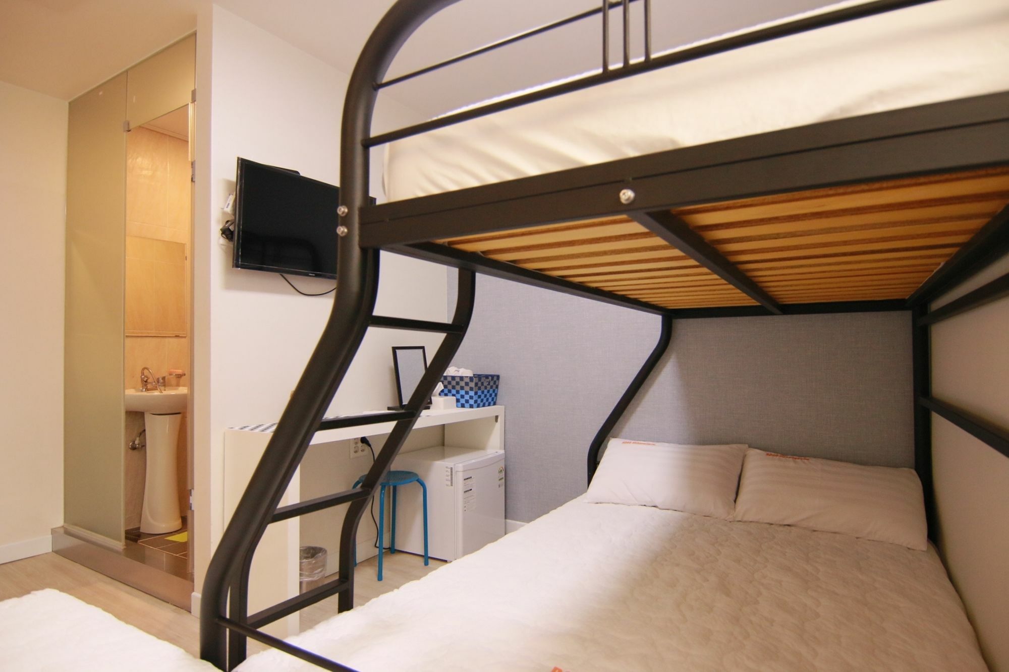 Road Myeongdong Hotel Seoul Exterior photo